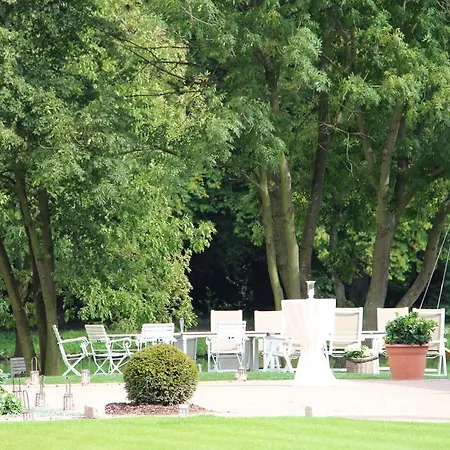 Schloss Monchhof *